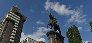 Опять увидишь: на бульваре Шевченко убрали баннеры вокруг памятника Щорсу