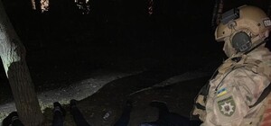 Гранатомет, пистолеты и куча патронов: спецотряд провел задержание членов преступной группы