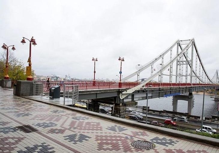 Новость - События - Парковый мост покрыли антивандальным раствором