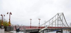 Парковый мост покрыли антивандальным раствором