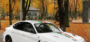 Смотри, какой крутой: по Днепру ездит редкий автомобиль