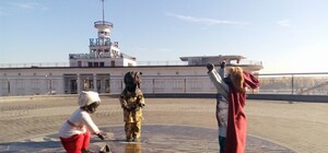 Фотофакт: скульптуры на Почтовой нарядили в честь Дня защитника Украины