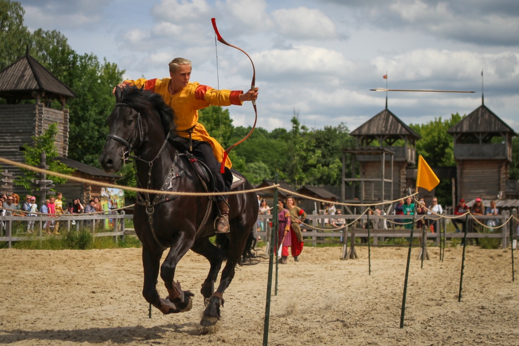 Афиша - Фестивали - Шоу конных лучников «Воины Руси»