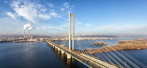 Опасное сэлфи: подростки вылезли на Южный мост