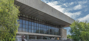 Печальное зрелище: во что превратился заброшенный Ледовый дворец