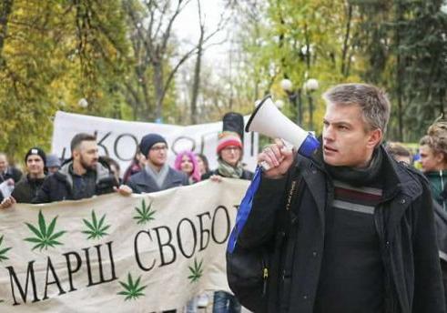 Новость - События - В центре Киева проходит марш за легализацию марихуаны: прямая трансляция