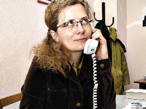 Призвать нерадивых чиновников к ответу сожно и по телефону, и письменно.

Фото с сайта kp.ua