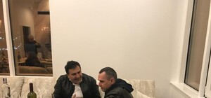 С анекдотами и Сенцовым: Саакашвили купил квартиру в Одессе и устроил новоселье
