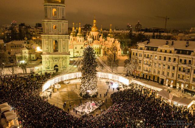 Новость - События - Казаки и снежинки: как на Новый год украсят главную елку страны