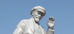 В Одессе сносят барельеф Маршала Жукова