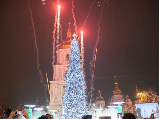 Новость - События - Скоро полюбуешься: когда на Софийской площади начнут устанавливать новогоднюю елку