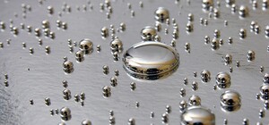 Забыли на остановке: на Слободке нашли бутылку со ртутью