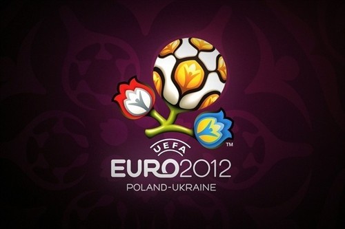 В честь "Евро-2012" даже автопробег учредили. При чем не просто, а международный. 

Фото с сайта firstline.com.ua