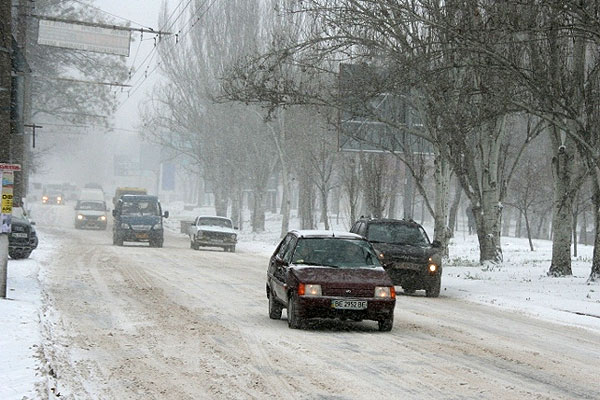 С началом настоящей зимы автолюбителям придется пересесть на метро.
Фото с сайта tsn.ua