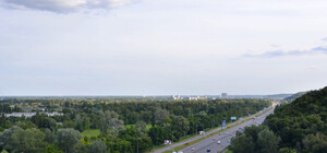 Лазер в Киеве: на Столичном шоссе появились табло, фиксирующие скорость