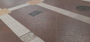 Недоремонтировали: на перроне станции метро 