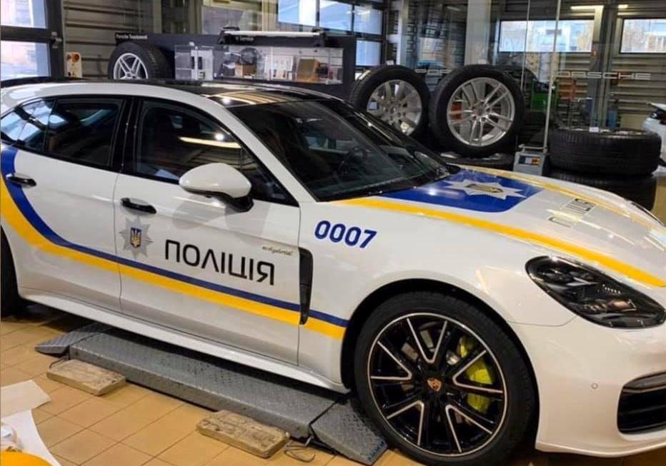 Новость - События - Видеофакт: на улицах заметили полицейскую машину Porsche с уникальным номером