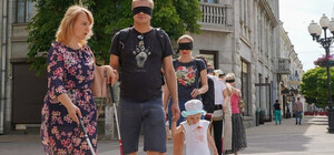 С закрытыми глазами: по центру Симферополя незрячие гиды проведут бесплатные экскурсии