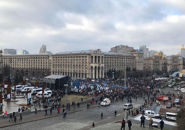 Новость - События - На Майдане Незалежности проходит вече "Красные линии для Зеленского": прямая трансляция