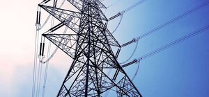 Суровые днепровские подростки: парень попытался вылезти на электроопору