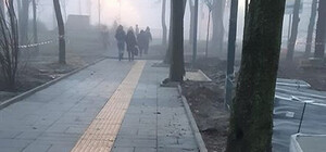 Вот это начудили: в сквере работники сделали лабиринт из тактильной плитки