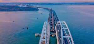 Водителям на заметку: движение по Крымскому мосту собираются ограничить на неделю