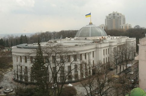 Там, где депутаты работают - вы можете встретить Новый год. Фото с сайта segodnya.ua.