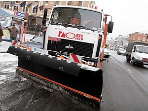 Снегоуборочной техники и технической соли для дорог, по словам коммунальщиков, запасено достаточно. Хватит на всю долгую зиму.
Фото с  сайта kp.ua