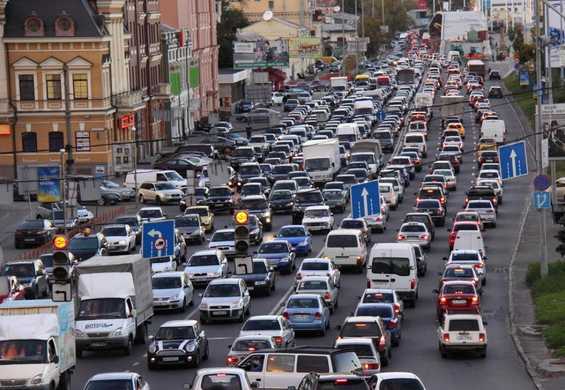 Новость - Транспорт и инфраструктура - Все "красное": весь город стоит из-за перекрытых дорог для митингов