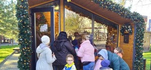 Конфета за стишок: возле Привоза открылся домик Санты