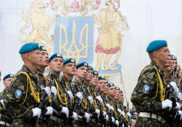 У украинский военных сегодня праздник. Фото с сайта podrobnosti.ua.