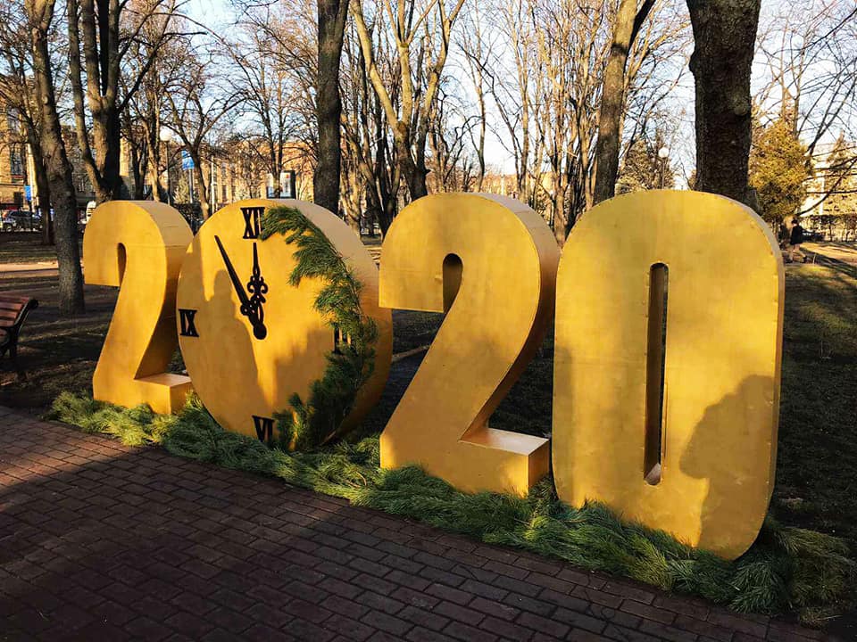 Новость - Досуг и еда - Будет много селфи: в Киеве в парках и скверах установили новогодние фотозоны. Фото