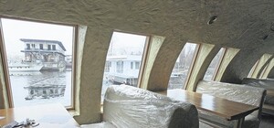 Разобранные плавучие рестораны в эпицентре международного скандала