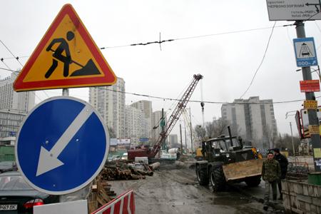 На Голосеевской площади работа над подземным переходом в разгаре. Фото с сайта kp.ua.