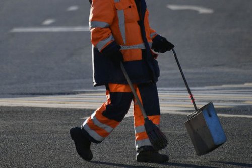 Есть работа: в Симферополе ищут дворников