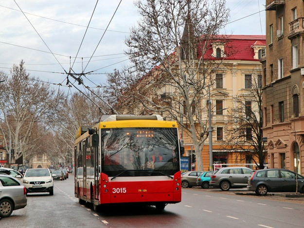 Вместо выделенной полосы: на Пушкинской запретят парковку