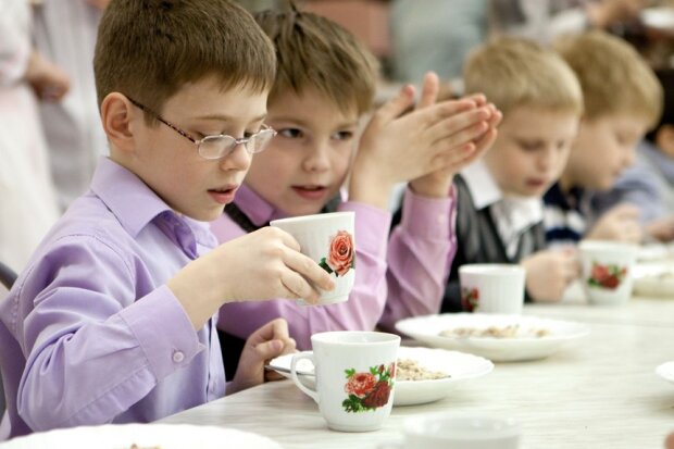 Новость - События - Выбирай еду сам: в школе на Отрадном детей начали кормить по-новому