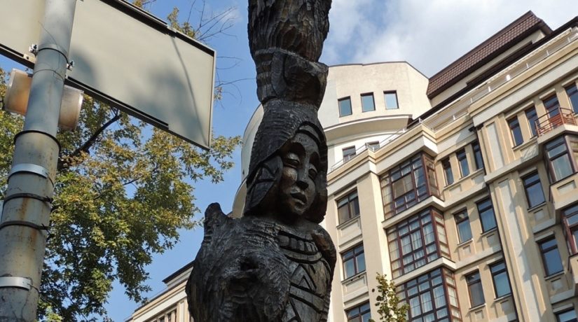 Новость - События - Получи ответ: почему в центре Киева спилили деревянную скульптуру