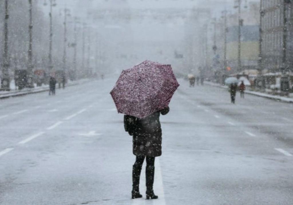 Новость - События - Мокрый снег и метели: водителей просят не выезжать на дороги, а пешеходов "расслабить ноги"