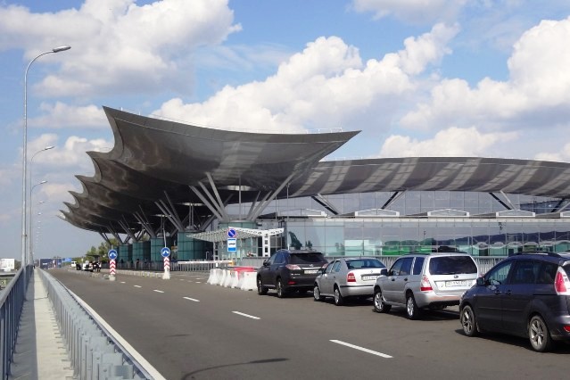Новость - Транспорт и инфраструктура - Готовь кошелек: в аэропорту "Борисполь" за стоянку не на платных парковках будут штрафовать