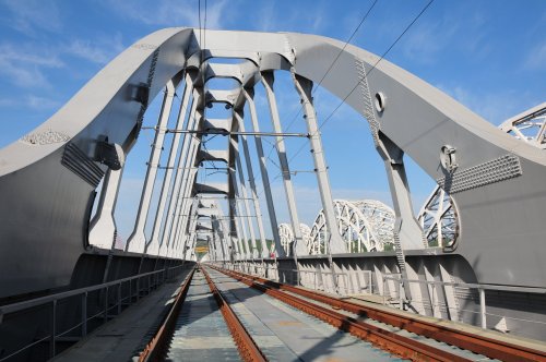 Азаров откроет мост только наполовину. Фото с сайта metropolis.kiev.ua.