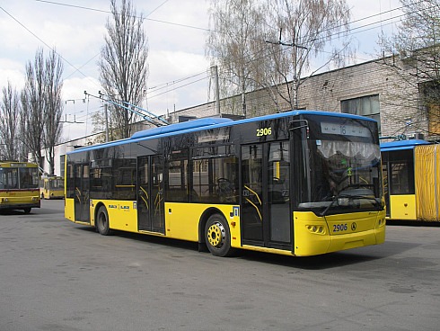 На общественном транспорте под Новый год будет передвигаться быстрее, чем на собственном авто.
Фото с сайта photofile.ru