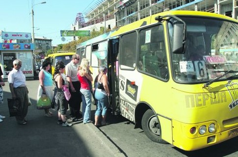 Маршрутки заменят на большие автобусы?

Фото с сайта kp.ua