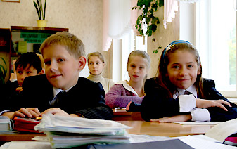 Дети вновь сели за парты.
Фото с сайта vminsk.by