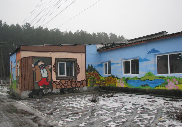 Стены приюта недавно разрисовали графити по мотивам мультфильма. Но поменялось ли что-то за ними. Фото Зинаиды Рошу. 