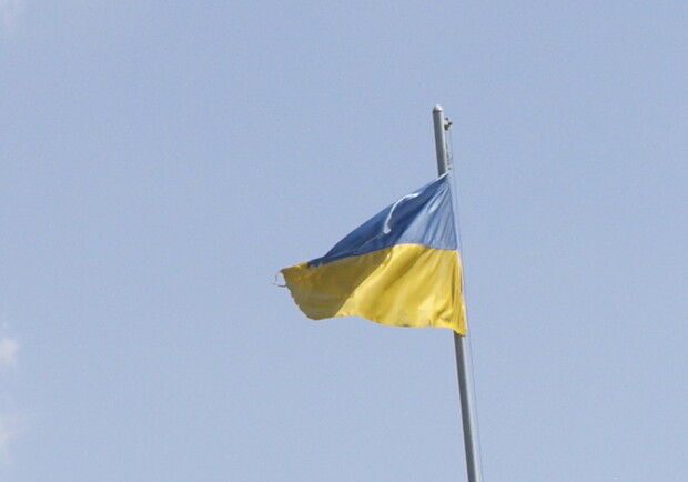 В торжестве также "примет" участие огромный флаг Украины.
Фото VGorode.ua.