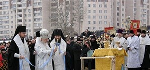 Киевлян, плескающихся в проруби на Крещение, будут охранять водолазы