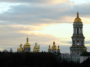 Московские "рюриковичи" хотят проводить в Лавре свои собрания. Фото Артема ПАСТУХА.