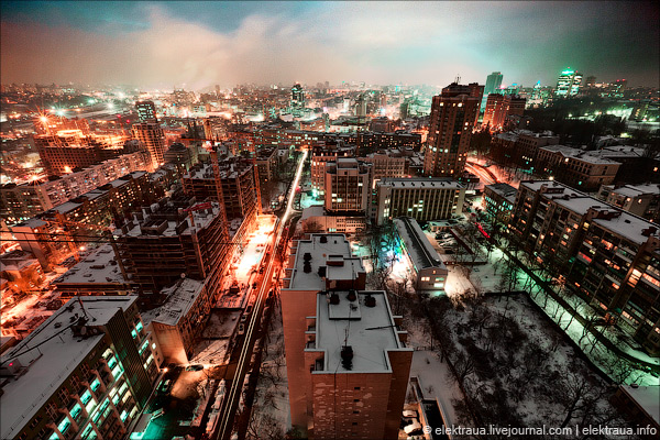 Киев ночью. Фото с сайта elektraua.livejournal.com.