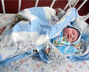 Миша Дещенко - самый крупный ребенок, родившийся в Киеве с начала этого года. 
Фото Александр Бочкарев.